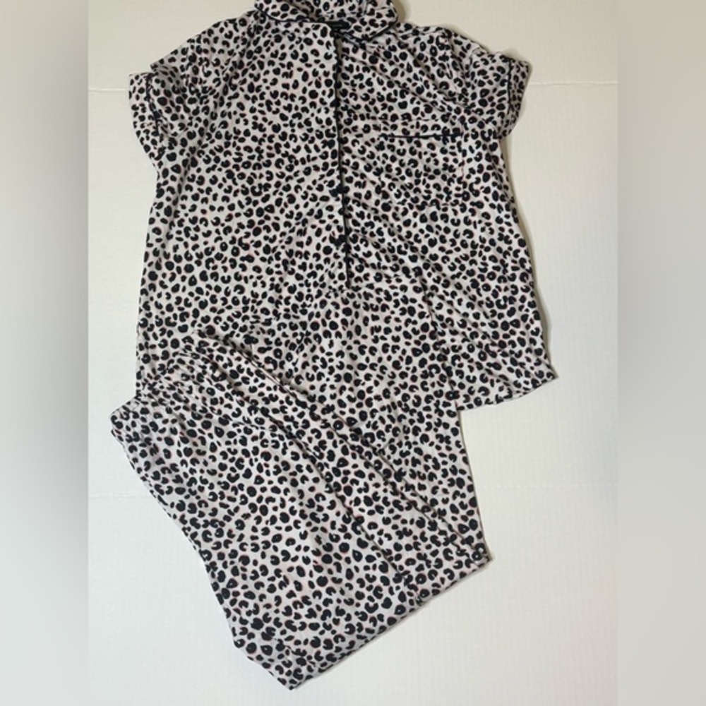 Kate Spade Black & Pink Cheetah Print Pajamas Short Sleeve Button Down Top Pants